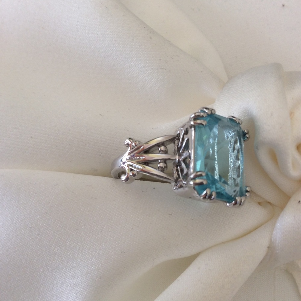 Sterling Silver London Blue Topaz Ring 925 - Picture 7 of 8